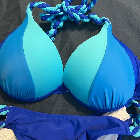 Blue bikini - Picture 4 of 5